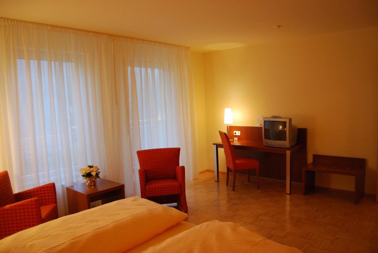 Hotel & Residenz Am Kurpark Schlangenbad Bagian luar foto