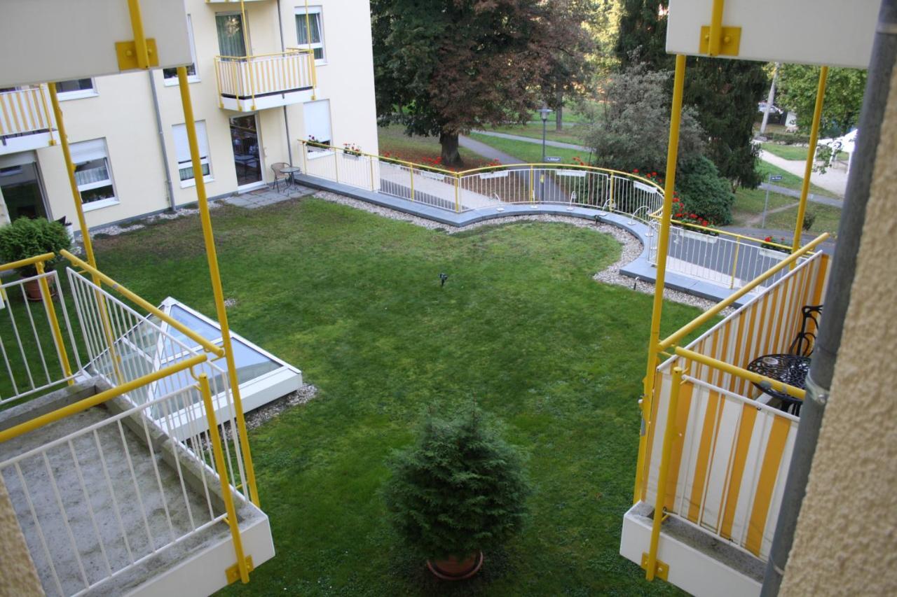 Hotel & Residenz Am Kurpark Schlangenbad Bagian luar foto