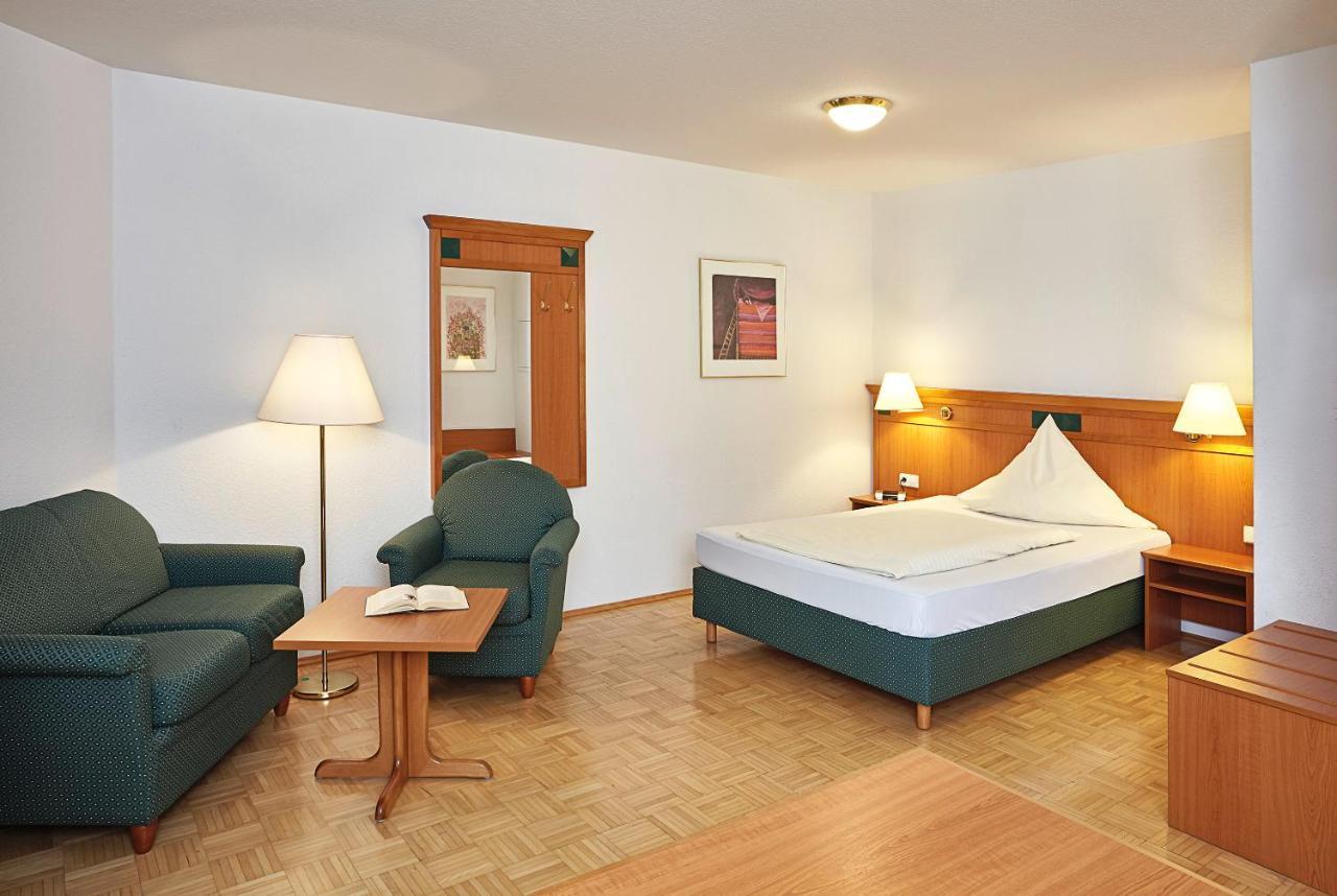 Hotel & Residenz Am Kurpark Schlangenbad Bagian luar foto