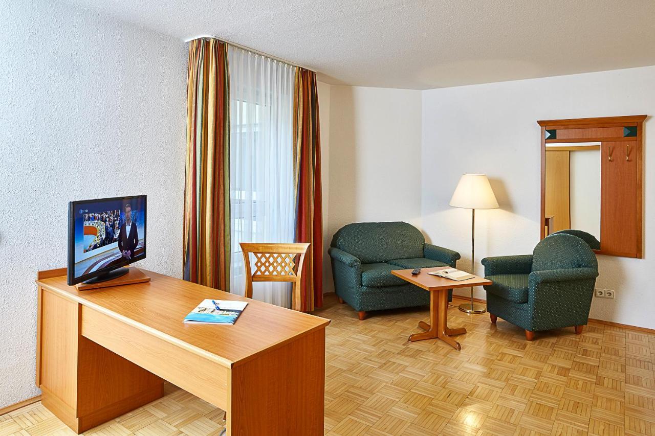 Hotel & Residenz Am Kurpark Schlangenbad Bagian luar foto